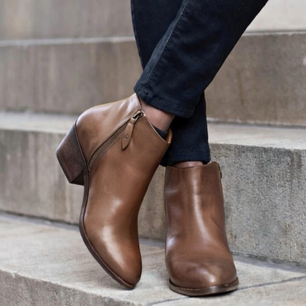 NWT FRYE Brown Leather Double Zip Ankle Boots Booties Size 9